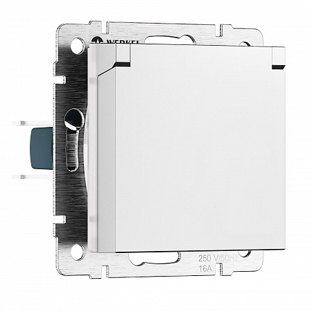 Розетка с заземлением и шторками c крышкой IP44 (белый матовый) Werkel W1171261